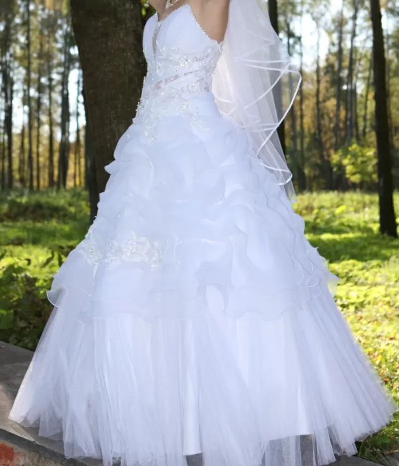 Продам свадебное платье размер 44-48,  рост 164-170      1 раз б/у 2